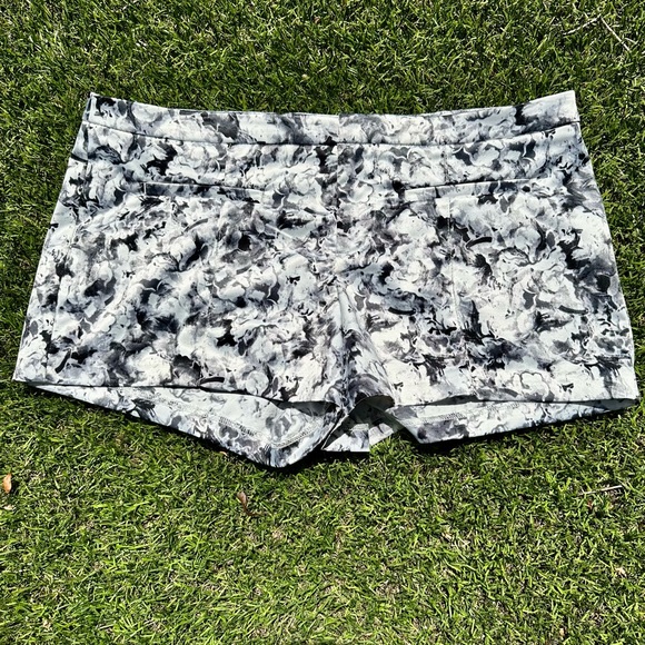 Guess Shiny Satin Black and White Floral Shorts - Picture 1 of 6